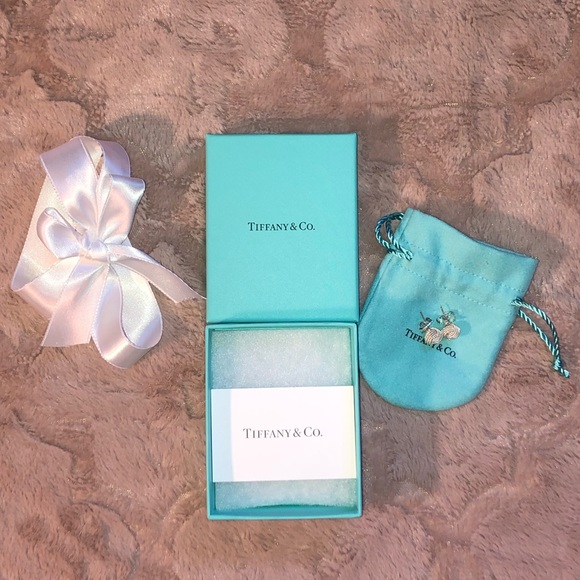 ❌❌SOLD❌❌Tiffany & Co. Tiffany Twist Knot Earrings - Picture 6 of 8